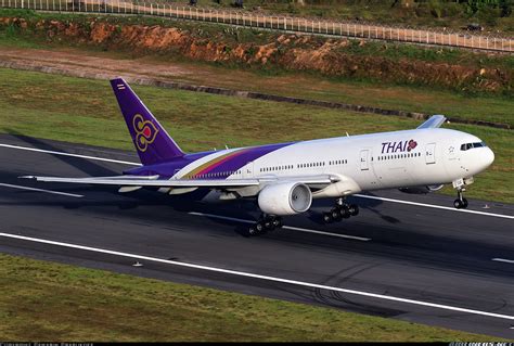 thai airways 777.